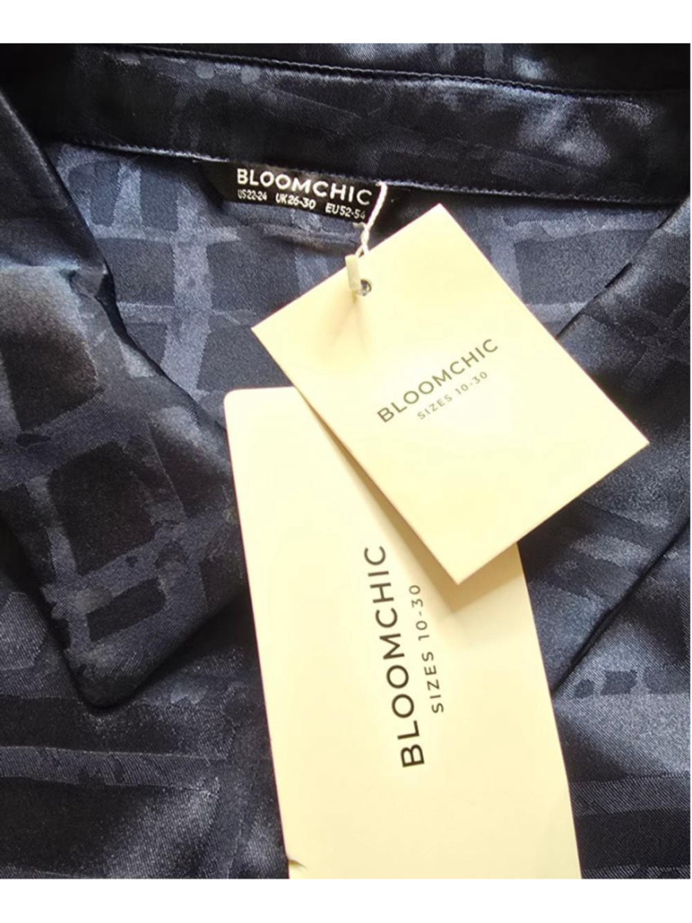 BloomChic Plus Size 22/24 Black Abstract Button Up Blouse NWT Flowy Top - Picture 9 of 9